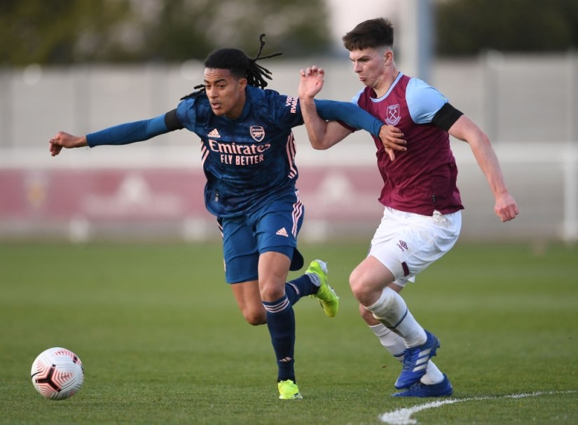 ROMFORD, ENGLAND - APRIL 16: Miguel Azeez of Arsenal takes on Michael Forbes of West Ham during the FA Youth Cup match between West Ham United U18 and Arsenal U18 at Rush Green on April 16, 2021 in Romford, England. (Photo by David Price/Arsenal FC via Getty Images)