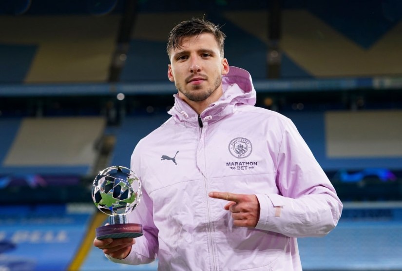 MANCHESTER, ENGLAND - MAY 04: Ruben Dias of Manchester City poses for a photo with the UEFA Player of the match award after the UEFA Champions League Semi Final Second Leg match between Manchester City and Paris Saint-Germain at Etihad Stadium on May 04, 2021 in Manchester, England. Sporting stadiums around the UK remain under strict restrictions due to the Coronavirus Pandemic as Government social distancing laws prohibit fans inside venues resulting in games being played behind closed doors. (Photo by Matt McNulty - Manchester City/Manchester City FC via Getty Images)