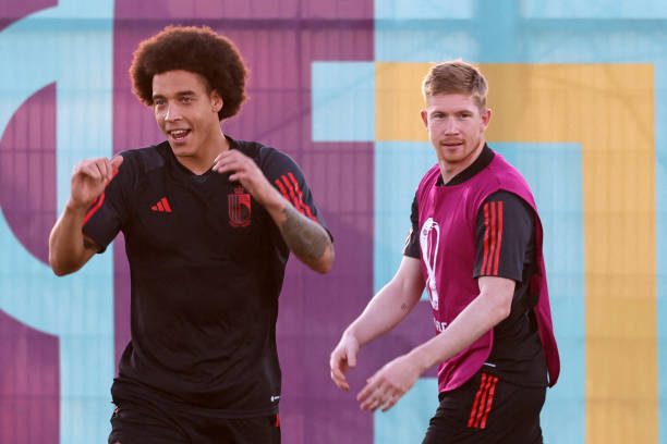 Belgium's midfielder #06 Axel Witsel (L) and Belgium's midfielder #07 Kevin De Bruyne (R) take part in a training session at the Salwa Training Site in Salwa Beach, southwest of Doha on November 30, 2022, on the eve of the Qatar 2022 World Cup football match between Croatia and Belgium. (Photo by JACK GUEZ / AFP) (Photo by JACK GUEZ/AFP via Getty Images)
